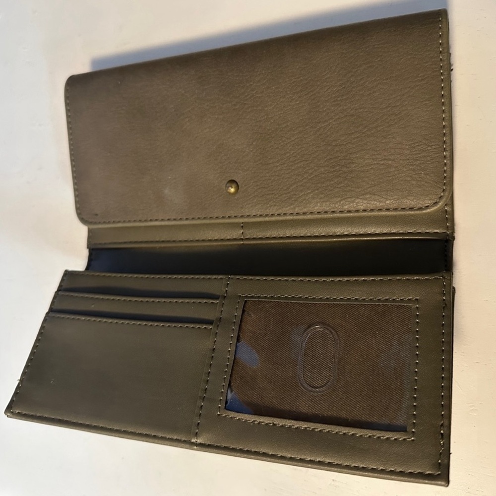 Universal Thread Olive Green Women’s Faux Leather Bifold Snap Wallet - Picture 4 of 7